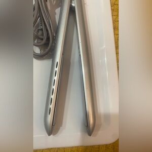John Frieda Flat Iron Silver Frizz Ease Technology
